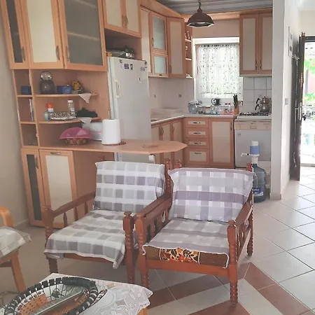 Sevgi Plajinda Mustakil