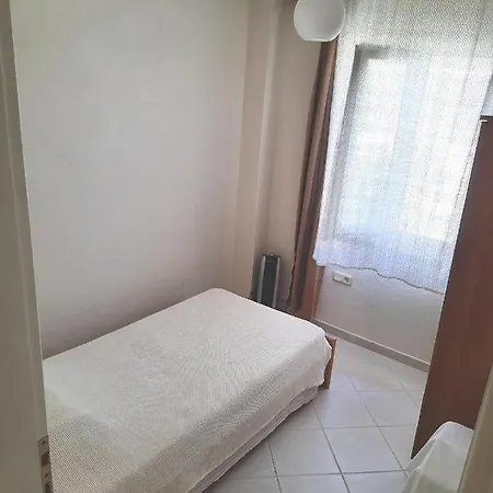 Sevgi Plajinda Mustakil