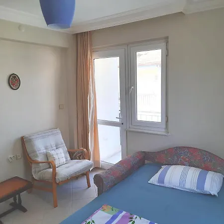 Sevgi Plajinda Mustakil